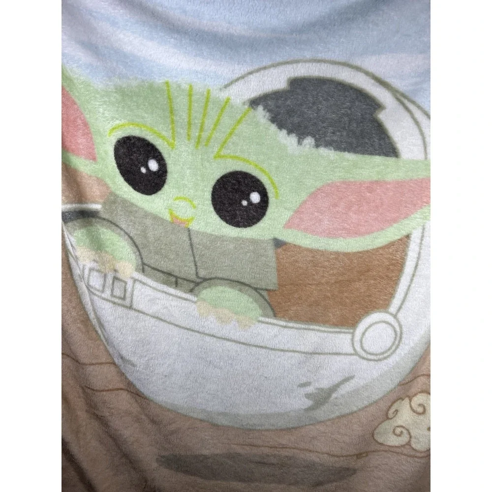 The Mandalorian Baby Yoda Disney Star Wars 48X38 Fleece Plush‎ Throw Blanket